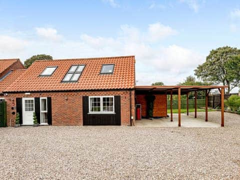 Exterior | Poppy Cottage, West Ashby, near Horncastle