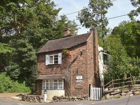 Charming Shropshire holiday cottage | The Old Toll House, Coalport, near Ironbridge