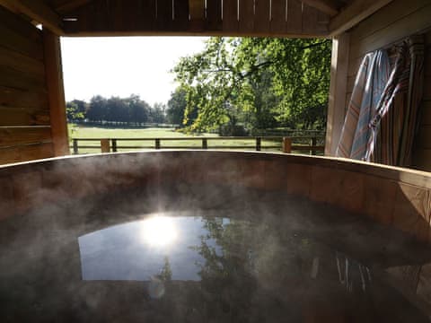 Hot tub | Dalesend Cotages - Tack Room Cottage - Dalesend Cottages, Patrick Brompton, Bedale