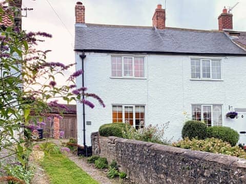 Attractive holiday home | Barn Cottage, Crakehall