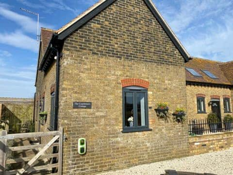 Exterior | Coachman&rsquo;s Cottage - Old Downs Farm, Sandwich Bay, near Sandwich