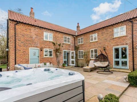 Hot tub | Gilbertson Cottage, York