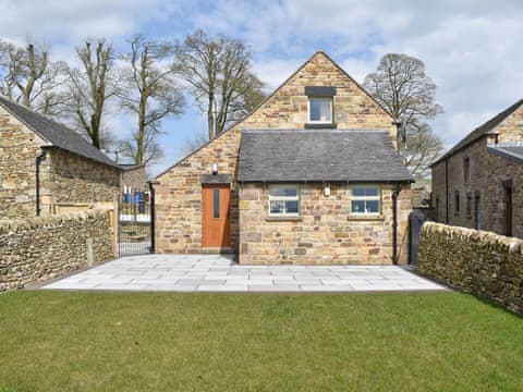 Lovely holiday home with enclosed garden | The Stable - Edge Top Farm, Longnor, near Buxton