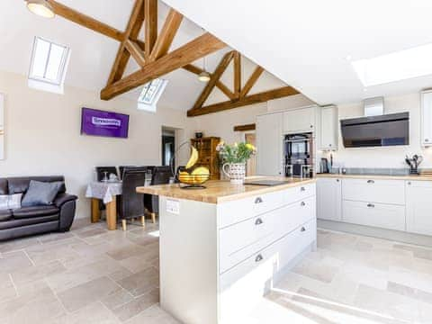 Open plan living space | The Old Dairy - Quarry Hill Farm, Shipton-Under-Wychwood