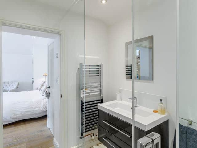 Modern shower room | The Old Dairy At Wootton - Wootton Farm, East Chiltington