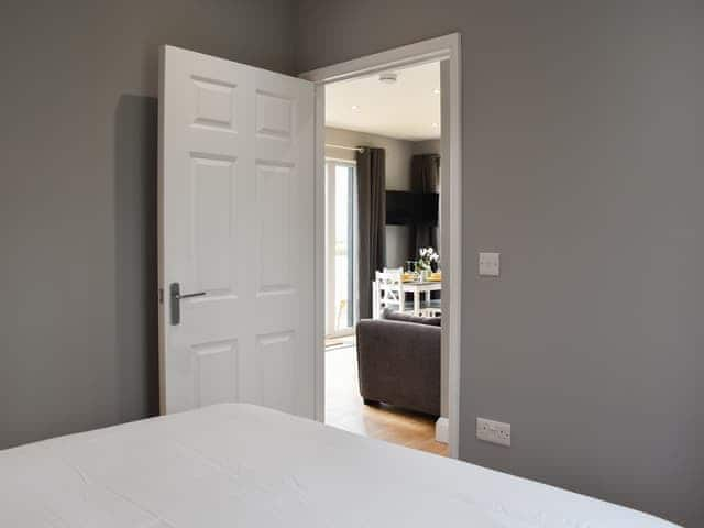 Spacious double bedroom | Hare Lodge, Deer Lodge - Rookery Waters, Pidley, near Huntingdon