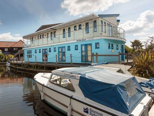 Outstanding holiday homes | Riverview, Riversedge - The Boathouse, Wroxham, near Norwich