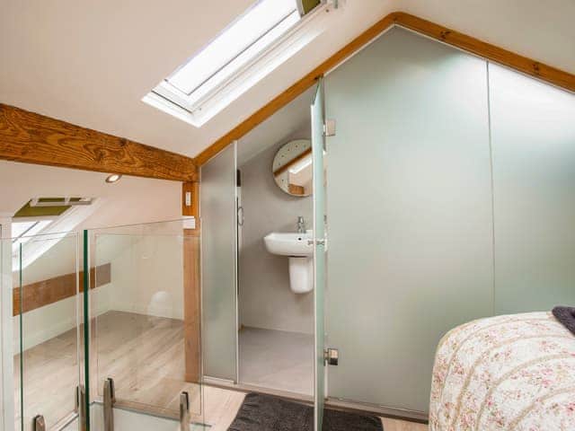 En-suite | Fern Cottage, Bradwell