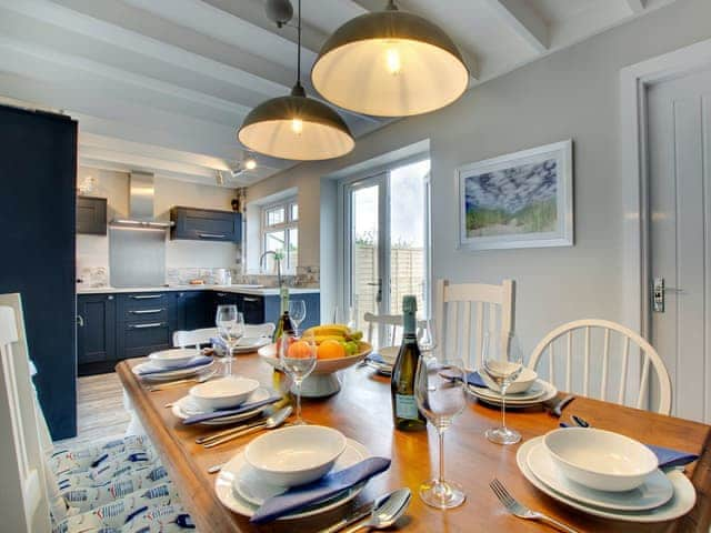 Sociable dining area | Amber Waves, Seahouses