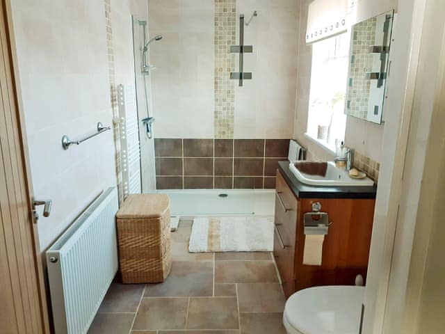 Modern shower room | Green View, Churston Ferrers, near Brixham