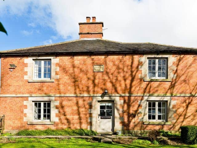 Lovely holiday home with enclosed garden  | The Farmhouse - Knockerdown Cottages, Carsington, near Ashbourne