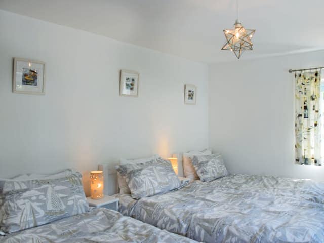 Cosy triple room | Woodbrook Cottage, Bothenhampton, near Bridport