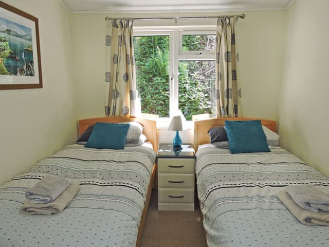 Comfy twin bedroom | Windermere Lodge,