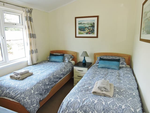 Cosy twin bedroom | Windermere Lodge,