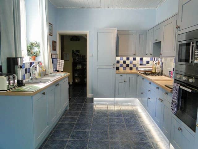 Spacious kitchen | 1 The Knoll, Ambleside