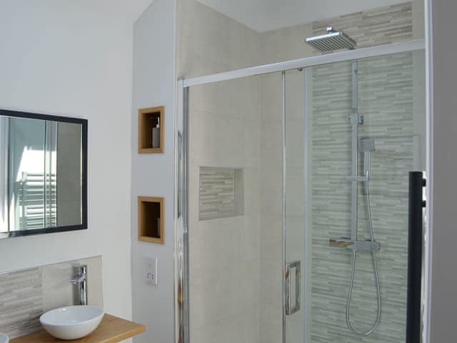 En-suite | Harry&rsquo;s Den, Chapel St Leonards, near Skegness