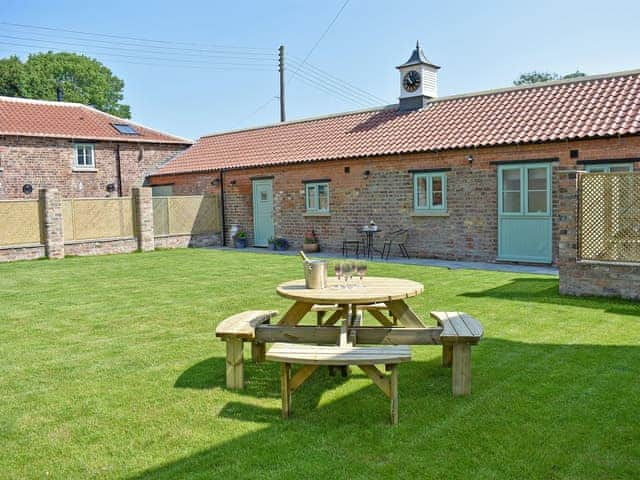 Communal garden  | The Dairy - Chalet Farm Holidays, Langtoft, near Driffield