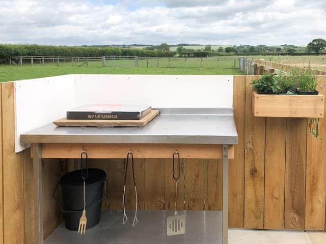 Outdoor eating area | The Old Dairy - Ryehills Farm, Pickering