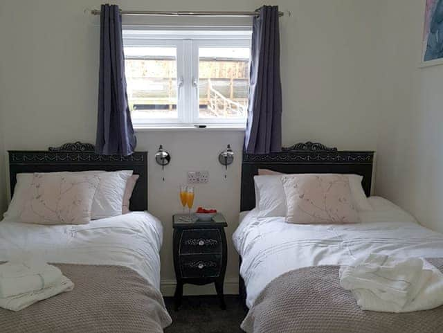 Twin bedroom | Abbey Field, Whitby