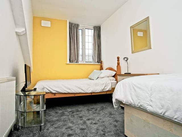 Twin bedroom | Cielo Alto, Scarborough