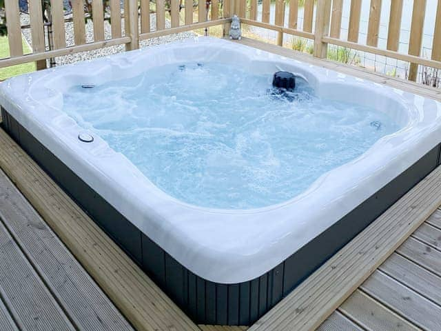 Typical hot tub | Cedar Lodge, Larch Lodge - Dale Garth Lodges, Mascalles, near Ulverston