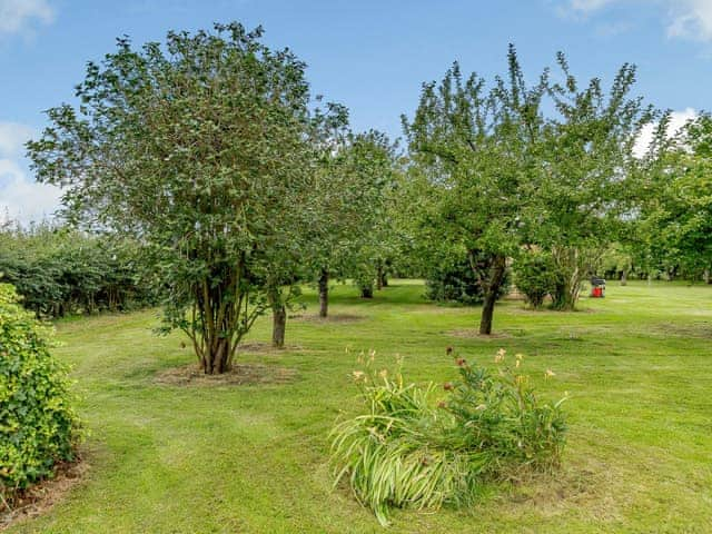 Garden and grounds | Millstone Barn - Windmill Barns, Heapham, near Gainsborough