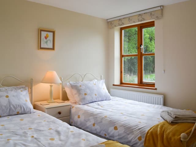 Twin bedroom | Elesa Cottage, Elsing, near Dereham