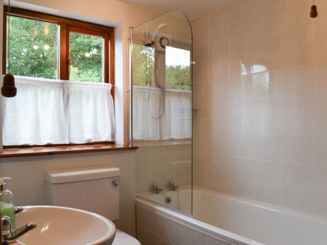Bathroom | Elesa Cottage, Elsing, near Dereham