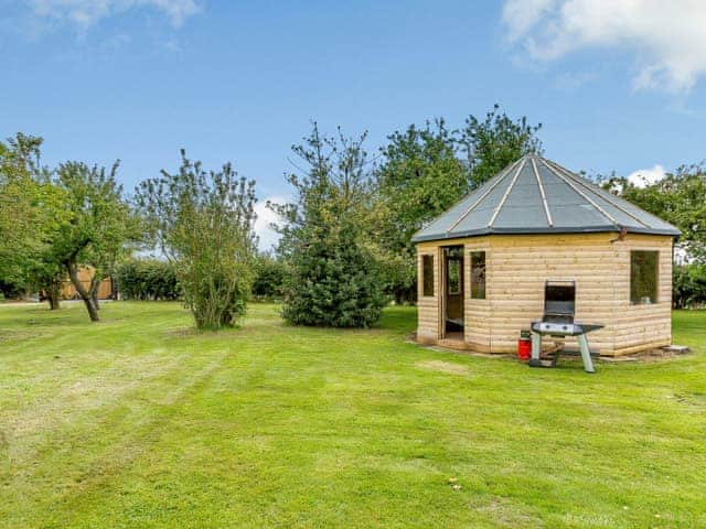 Summerhouse | Miller&rsquo;s Retreat - Windmill Barns, Heapham, near Gainsborough