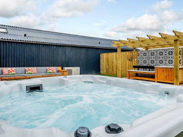 Hot tub | Bumble Bee Barn - Medlam Holiday Barns, Carrington, near Boston