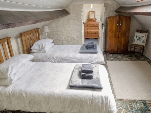 Twin bedroom | Nightingale Cottage - Leashaw Farm, Whatstandwell, near Matlock