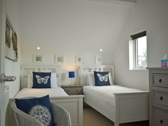 Twin bedroom | Swallows Cottage, Churston Ferrers, near Brixham