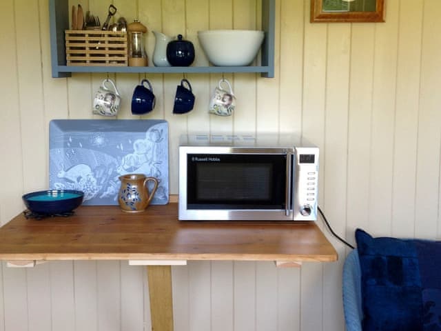 Open plan living space | Shepherds Hut at The Beeches, Harleston, near Eye