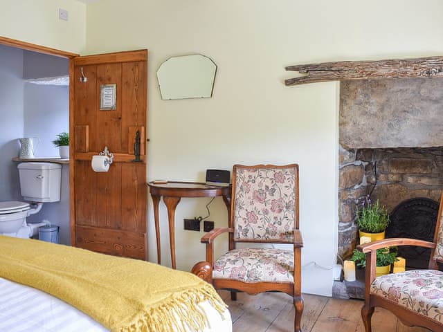 Double bedroom | Gallivantin Cottage, Thornton Rust, near Hawes