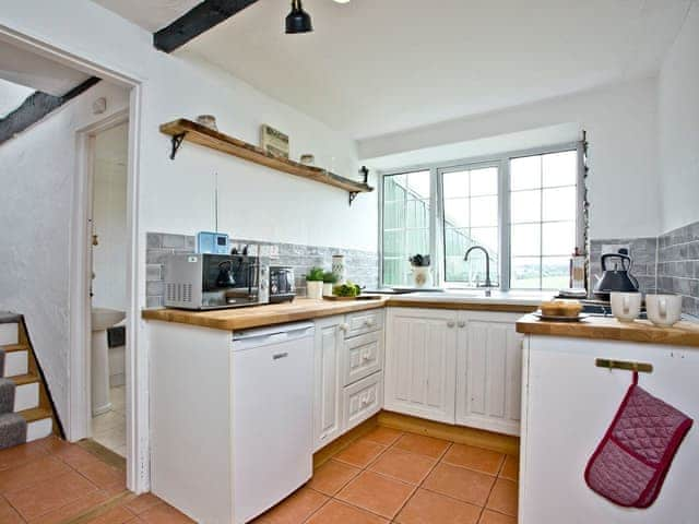 Kitchen | Granary - Summercourt Cottages, St Martin, near Looe