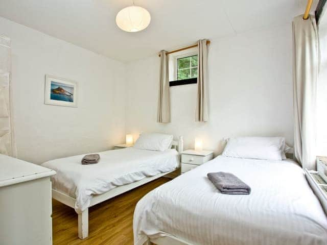 Twin bedroom | Granary - Summercourt Cottages, St Martin, near Looe