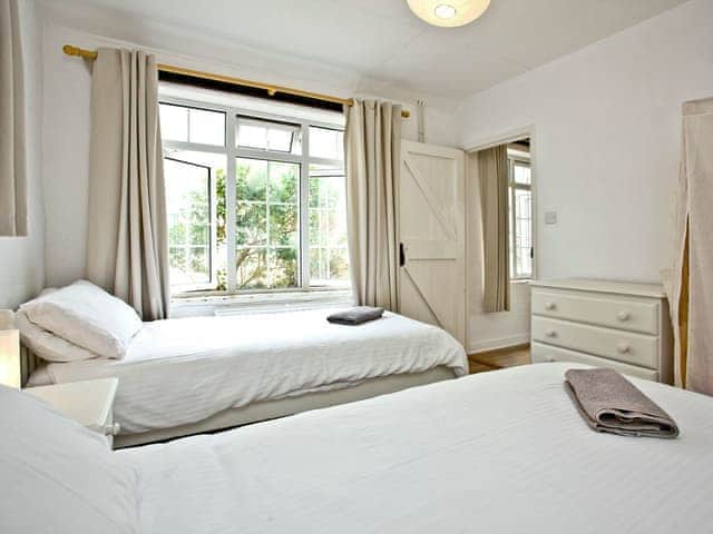 Twin bedroom | Granary - Summercourt Cottages, St Martin, near Looe