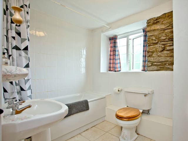 Bathroom | Granary - Summercourt Cottages, St Martin, near Looe