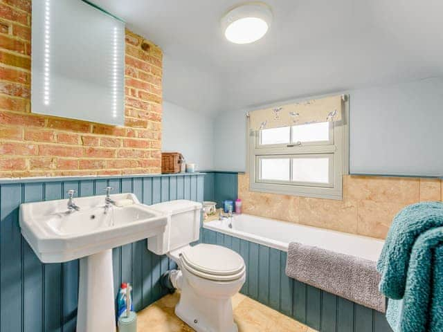 Bathroom | Sunny House by the Sea, Dymchurch