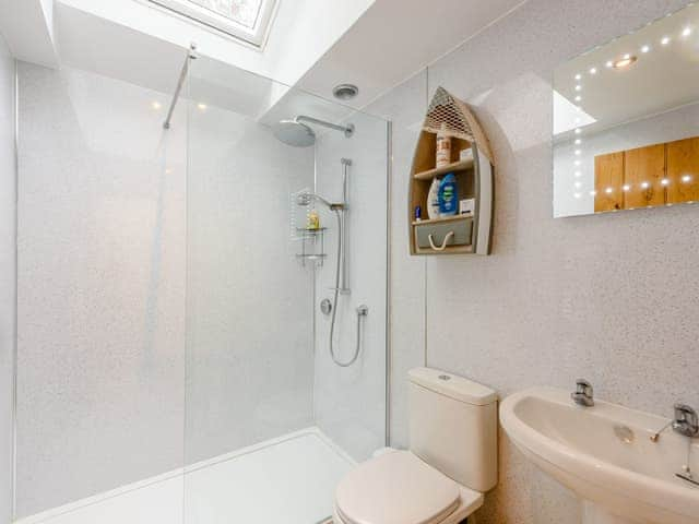 Shower room | Sunny House by the Sea, Dymchurch