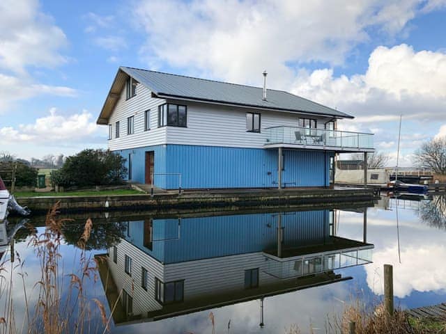 Ferry View, sleeps 12 in Winterton-on-Sea.