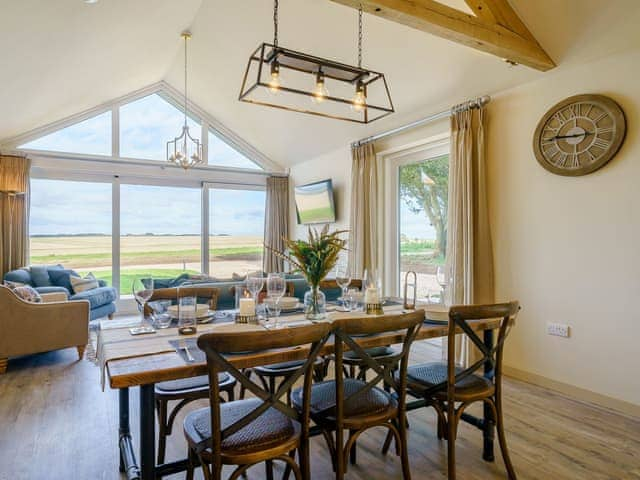 Dining Area | 1 The Pheasant - Ilsley Farm Barns, East Ilsley, near Newbury