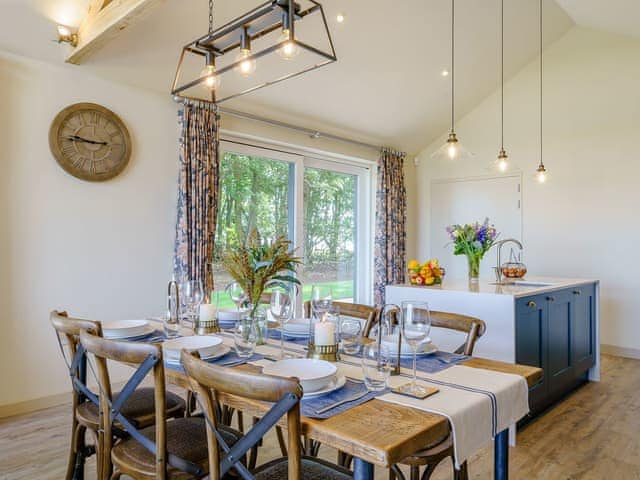 Dining Area | 1 The Pheasant - Ilsley Farm Barns, East Ilsley, near Newbury