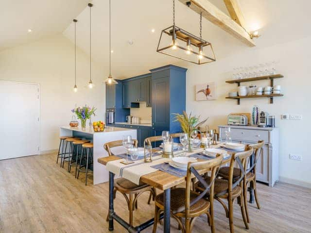 Dining Area | 1 The Pheasant - Ilsley Farm Barns, East Ilsley, near Newbury