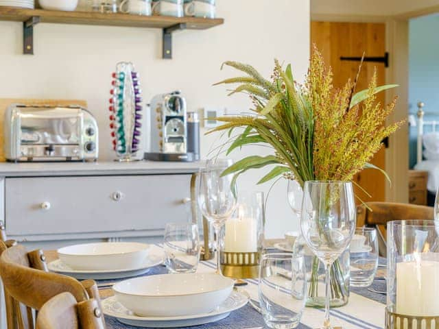 Dining Area | 1 The Pheasant - Ilsley Farm Barns, East Ilsley, near Newbury