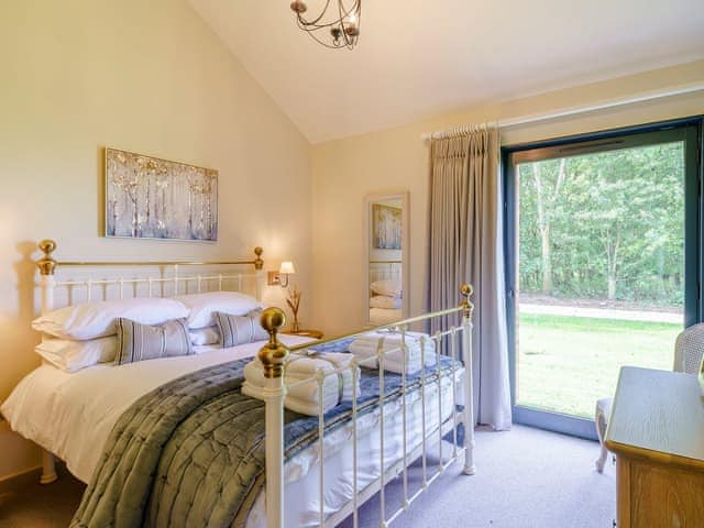 Double bedroom | 1 The Pheasant - Ilsley Farm Barns, East Ilsley, near Newbury