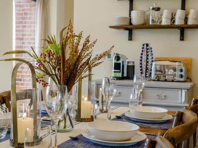 Dining Area | 2 The Pheasant - Ilsley Farm Barns, East Ilsley, near Newbury