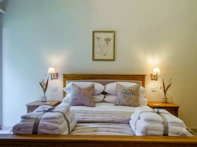 Double bedroom | 2 The Pheasant - Ilsley Farm Barns, East Ilsley, near Newbury