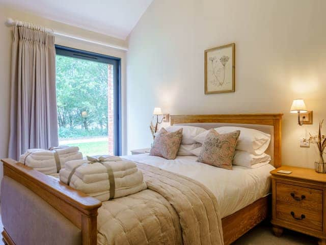 Double bedroom | 2 The Pheasant - Ilsley Farm Barns, East Ilsley, near Newbury