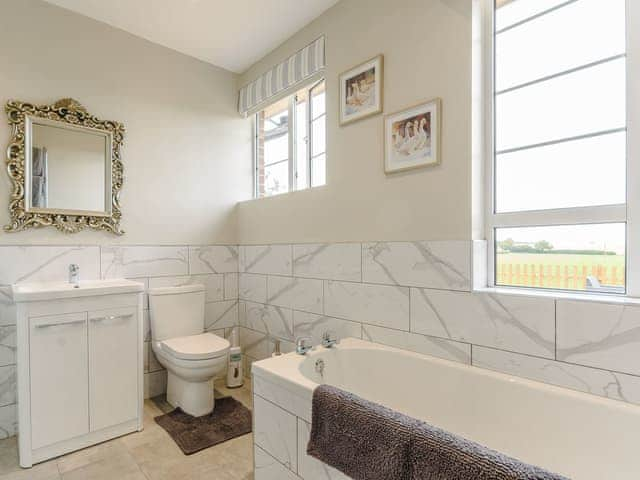 Bathroom | Henrys Retreat, Lenton, near Grantham